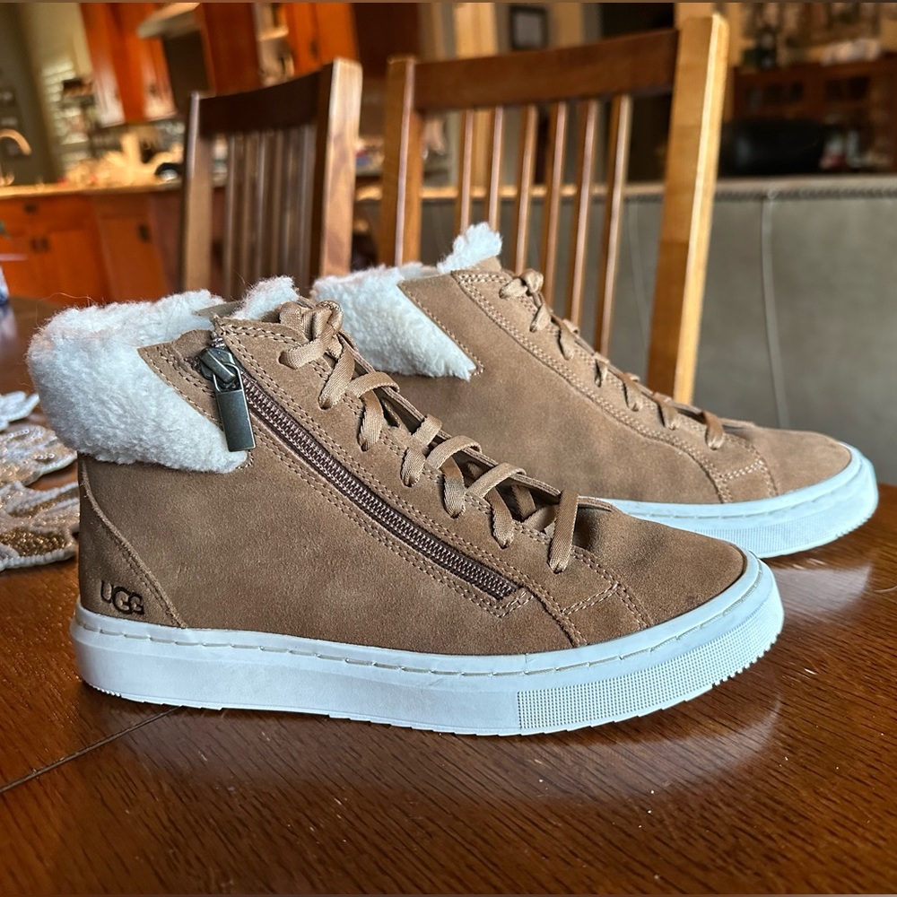 UGG Women's Alameda Mid Zip Sneaker Size 7. .